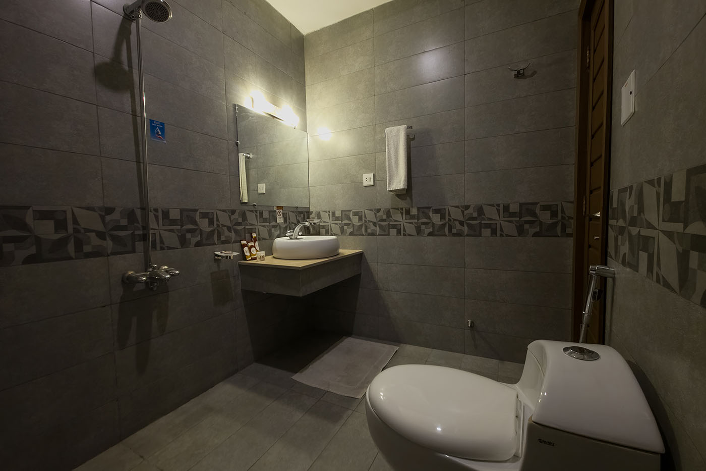 2 Bed Room Suite With Living Room image 14