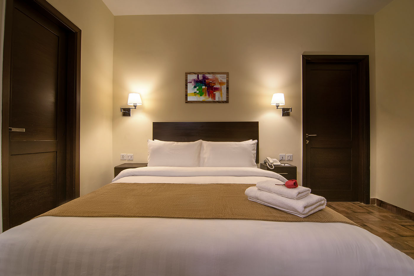 Deluxe Queen Room image 1