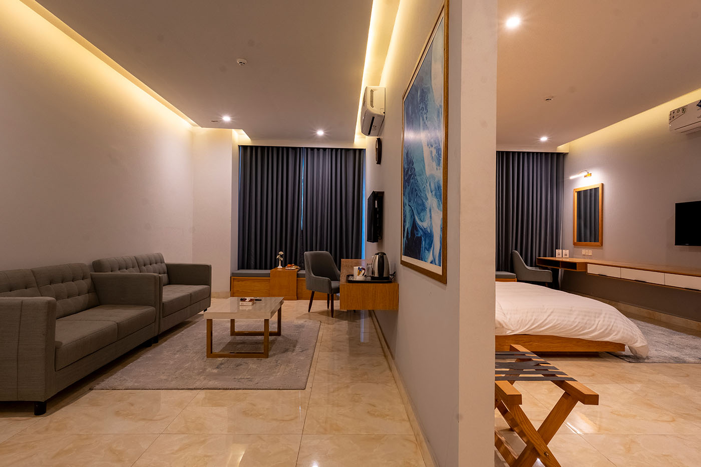 Deluxe King Room image 5