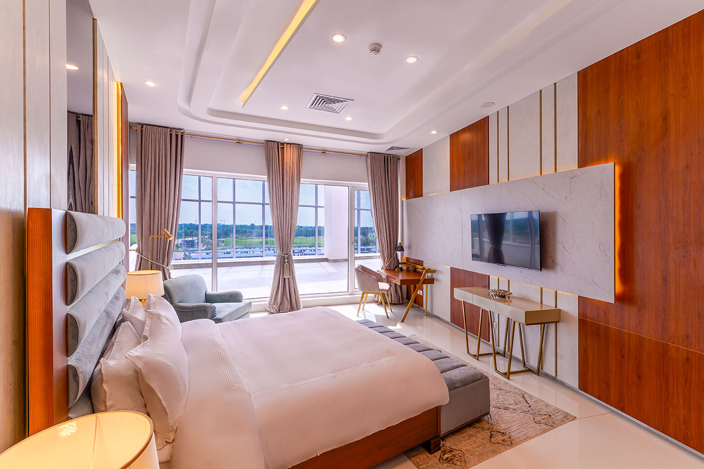 Executive Suite image 8