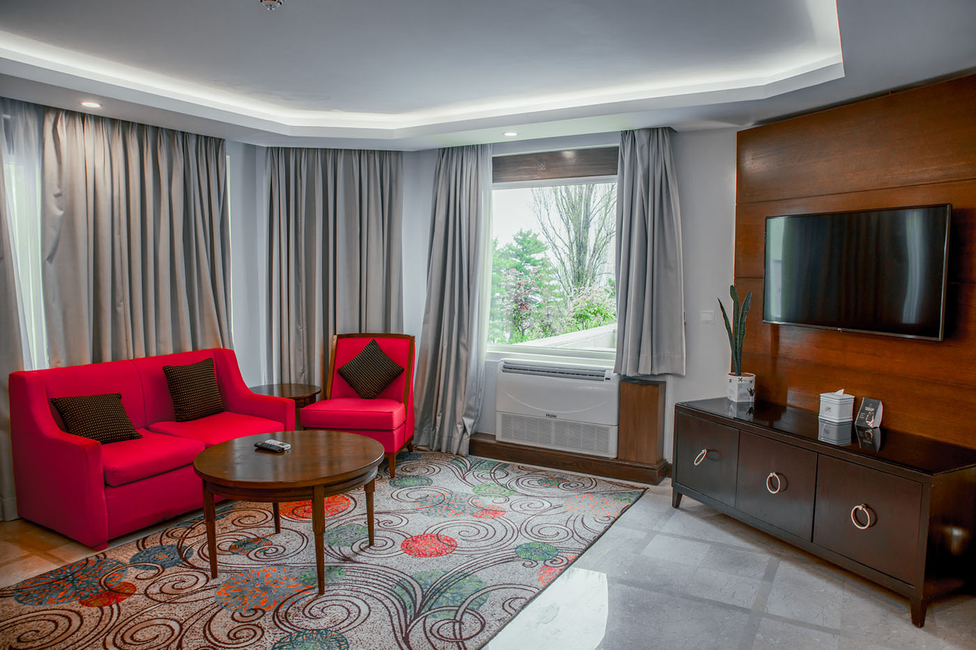 Executive Suite image 7