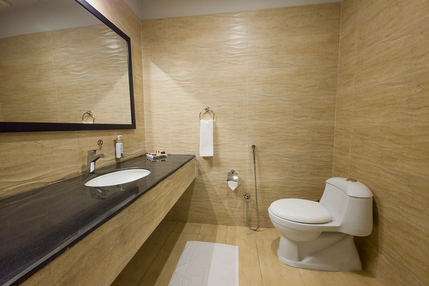 Executive Suite image 7