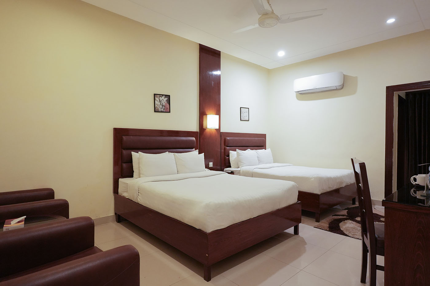 Deluxe Twin Room image 1