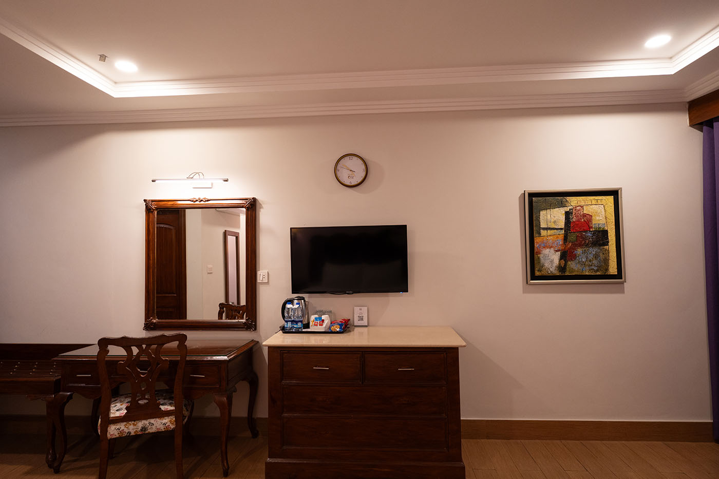 Deluxe King Room image 5