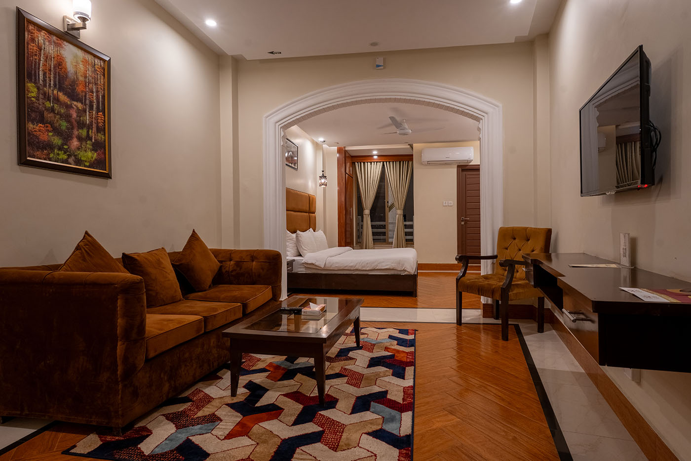 Deluxe Double Room With Balcony image 2