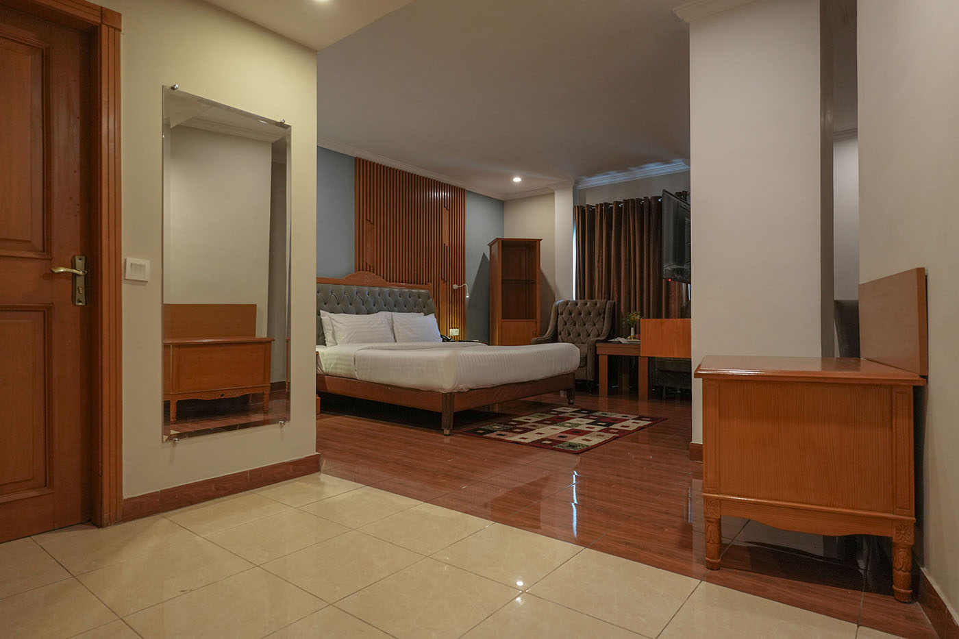 Deluxe Suite image 3