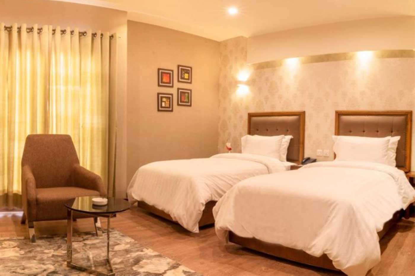 Deluxe Twin Room image 1