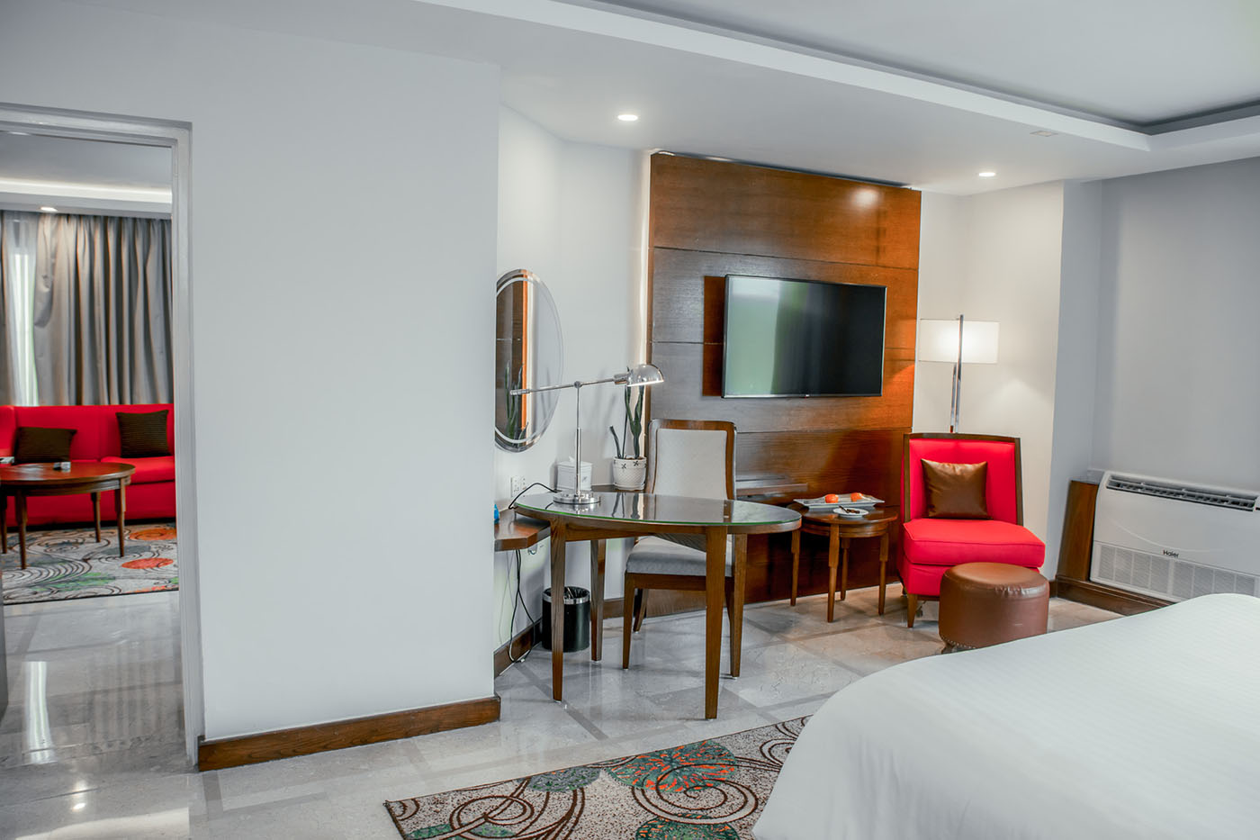 Executive Suite image 3