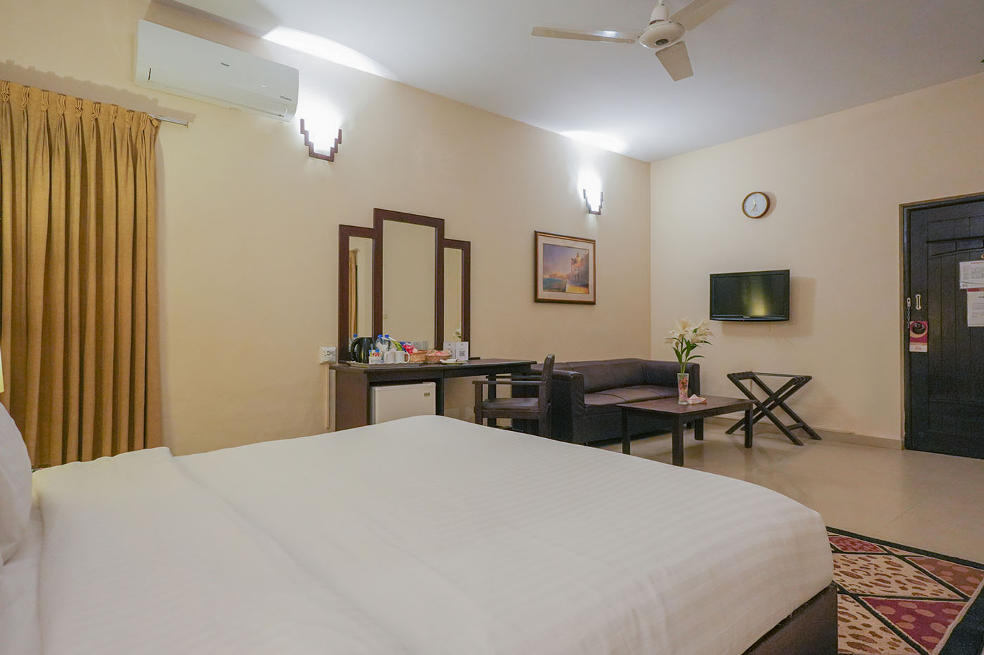 Deluxe Twin Room image 1