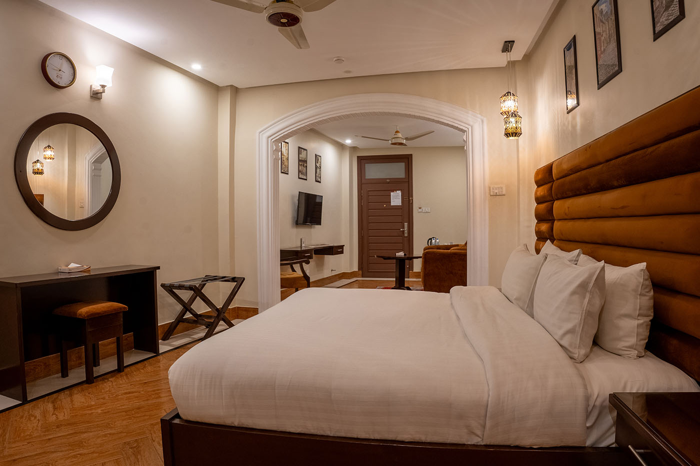 Executive Room image 4