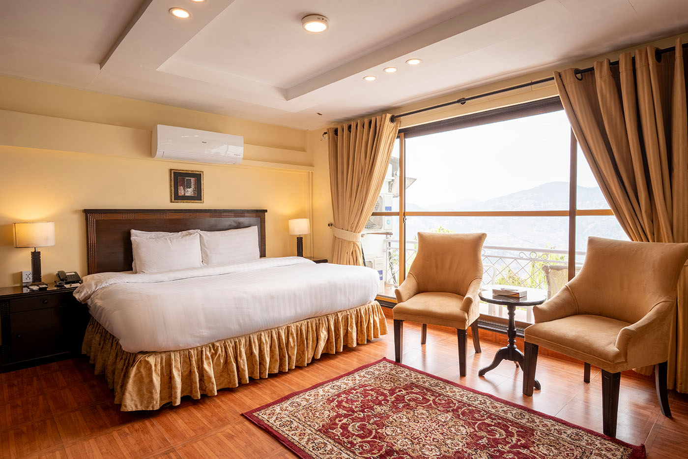 Deluxe King Room image 10