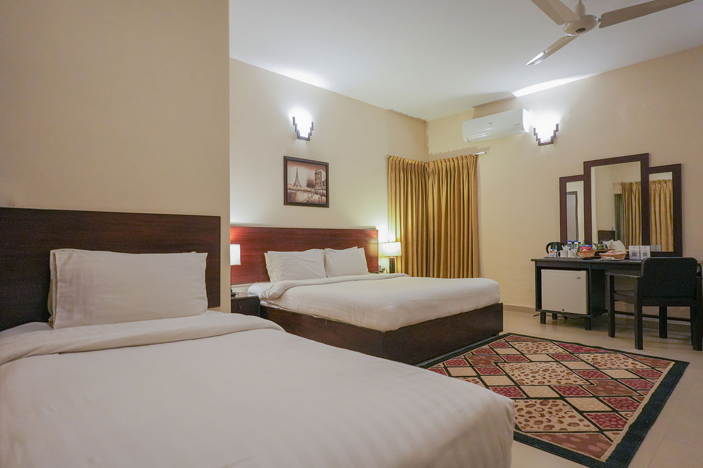 Deluxe Twin Room image 2