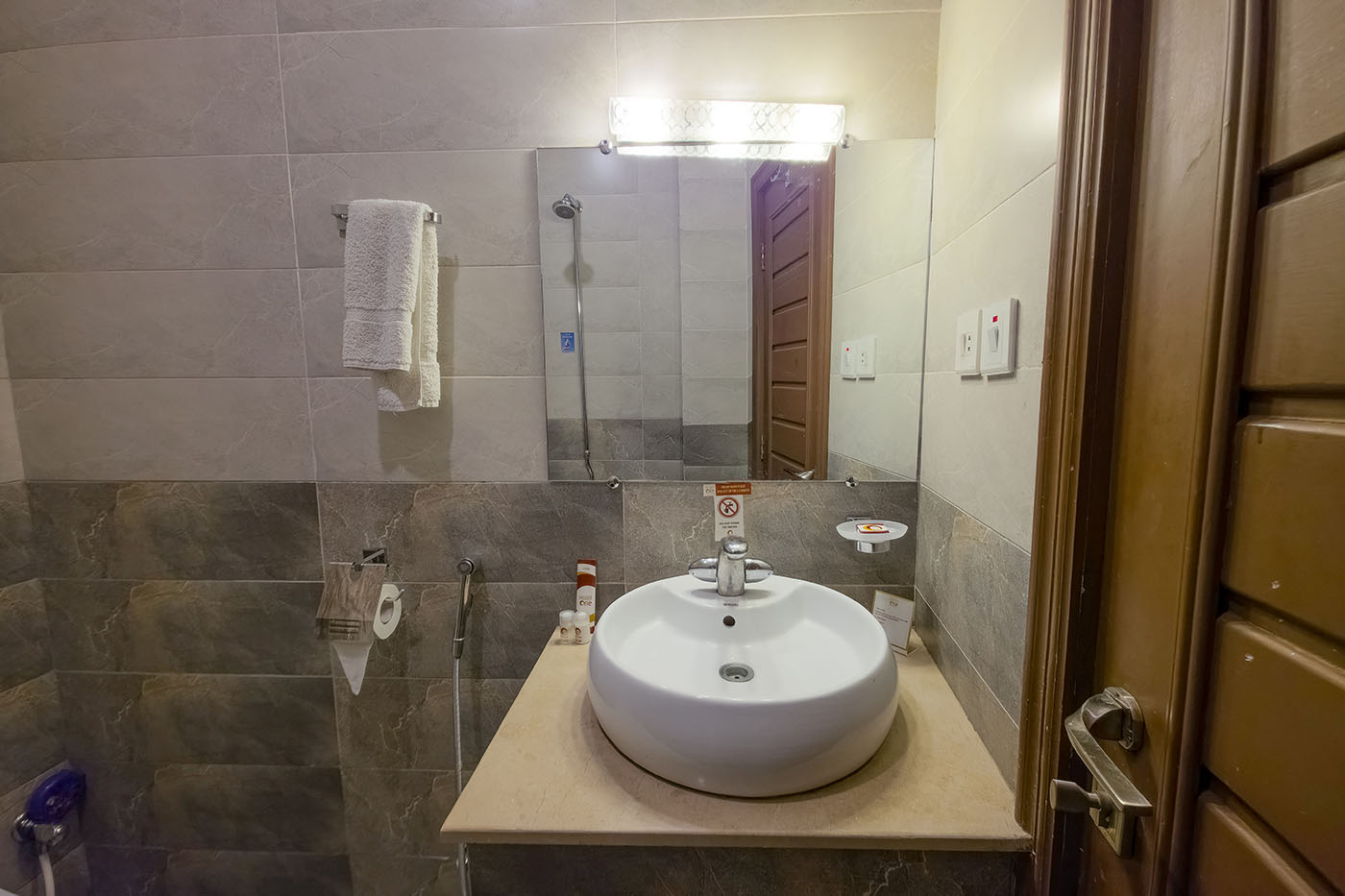 Deluxe Twin Room With Mountain View image 8