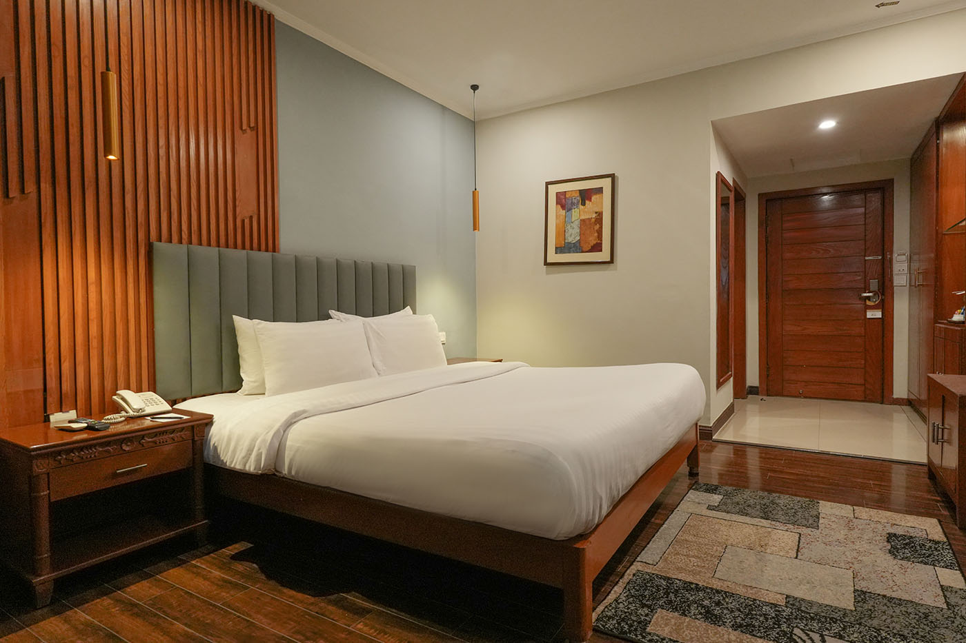 Deluxe Double Room image 3