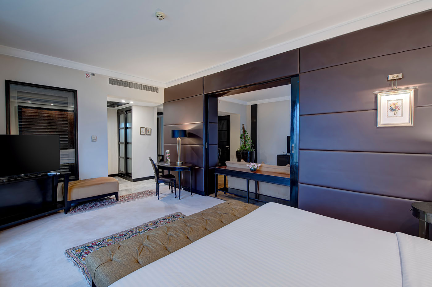 Deluxe Suite image 8