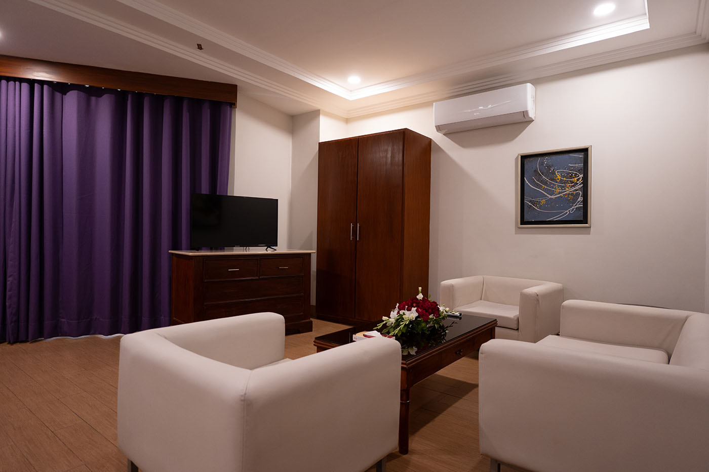Deluxe Suite image 2