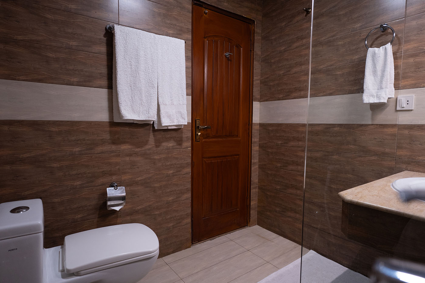 Deluxe King Room image 3