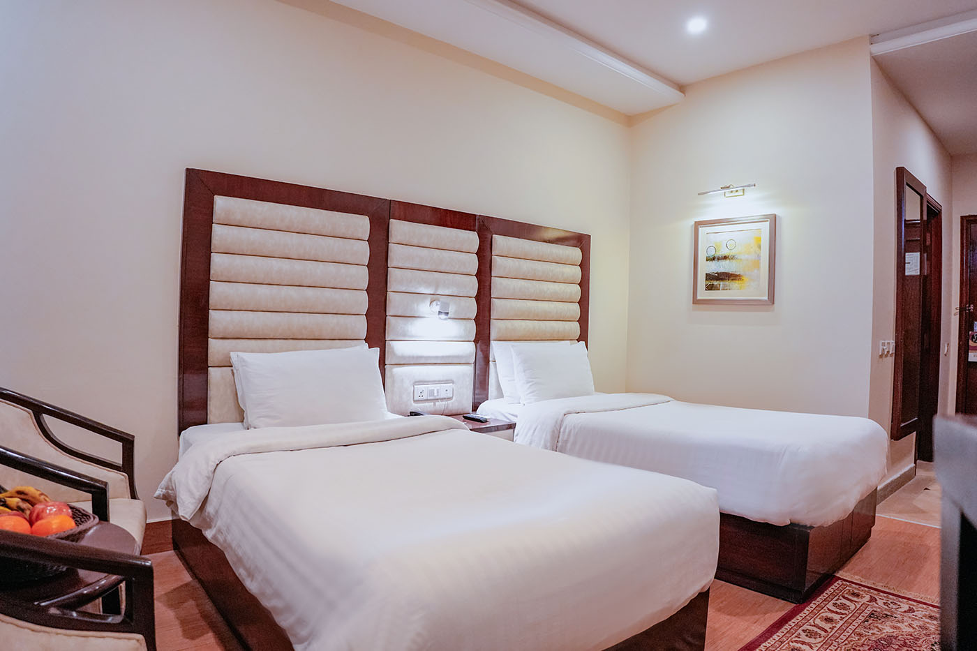 Deluxe Twin Room image 3