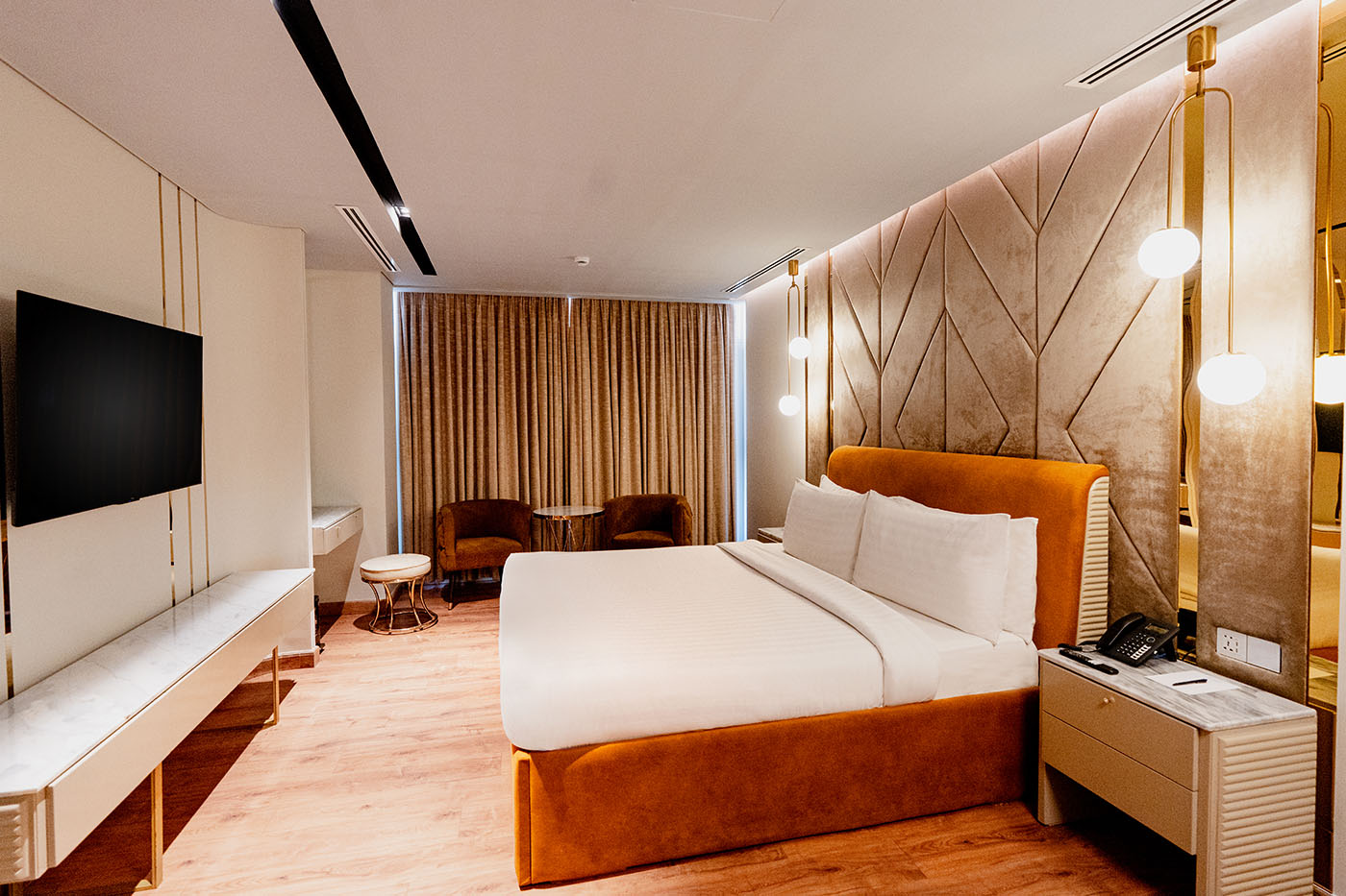 Executive Suite image 6