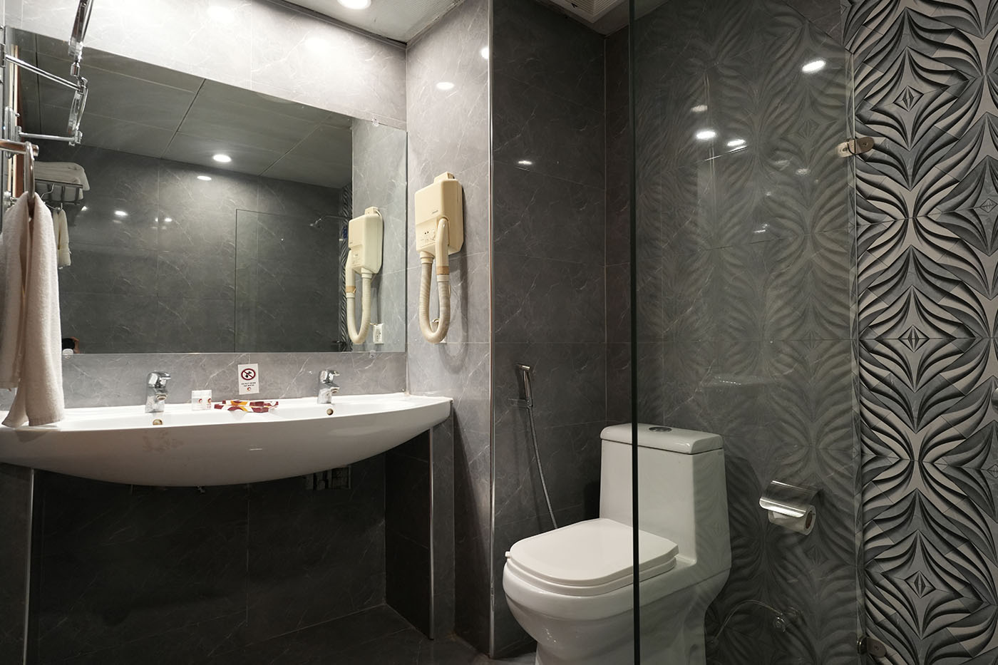 Deluxe Double Room image 2