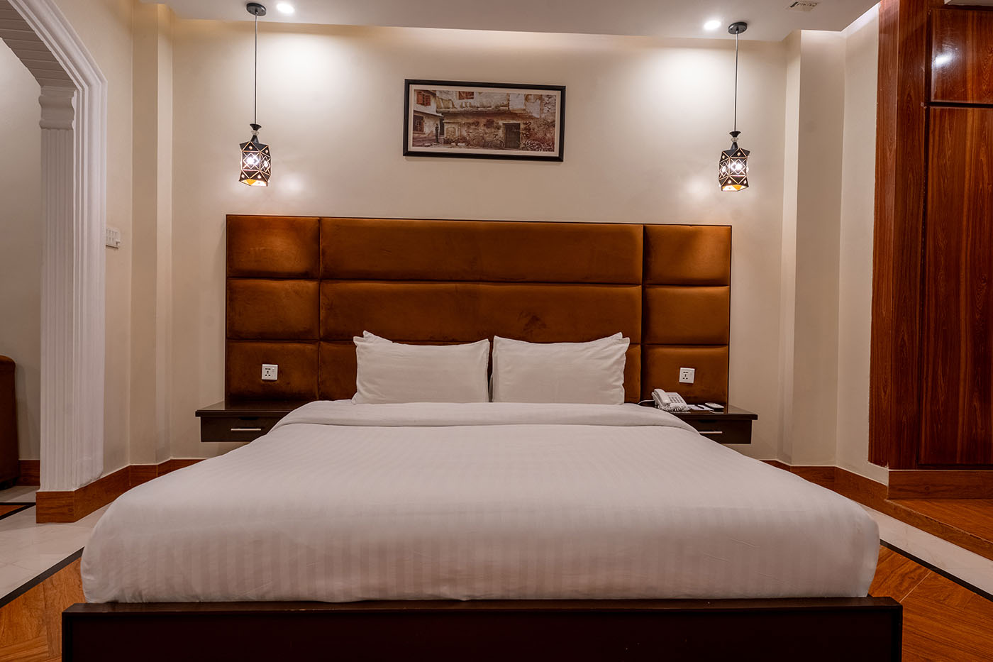 Deluxe Double Room With Balcony image 3