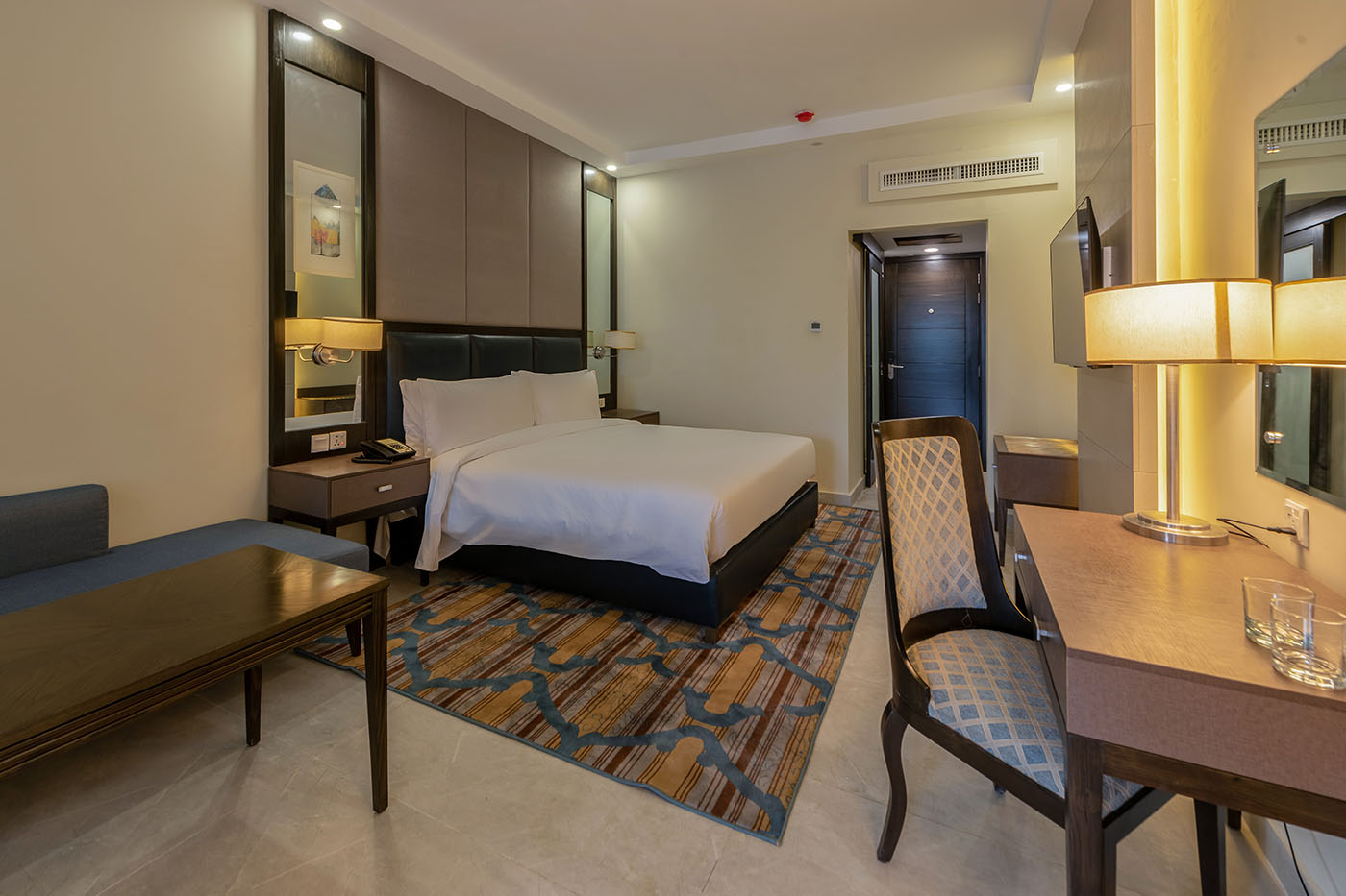 Executive Suite image 7
