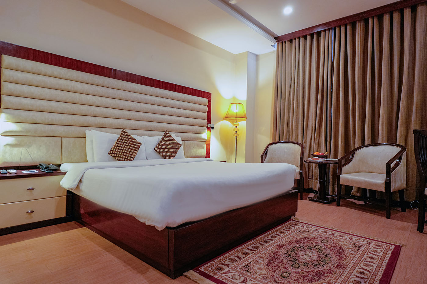 Deluxe King Room image 3