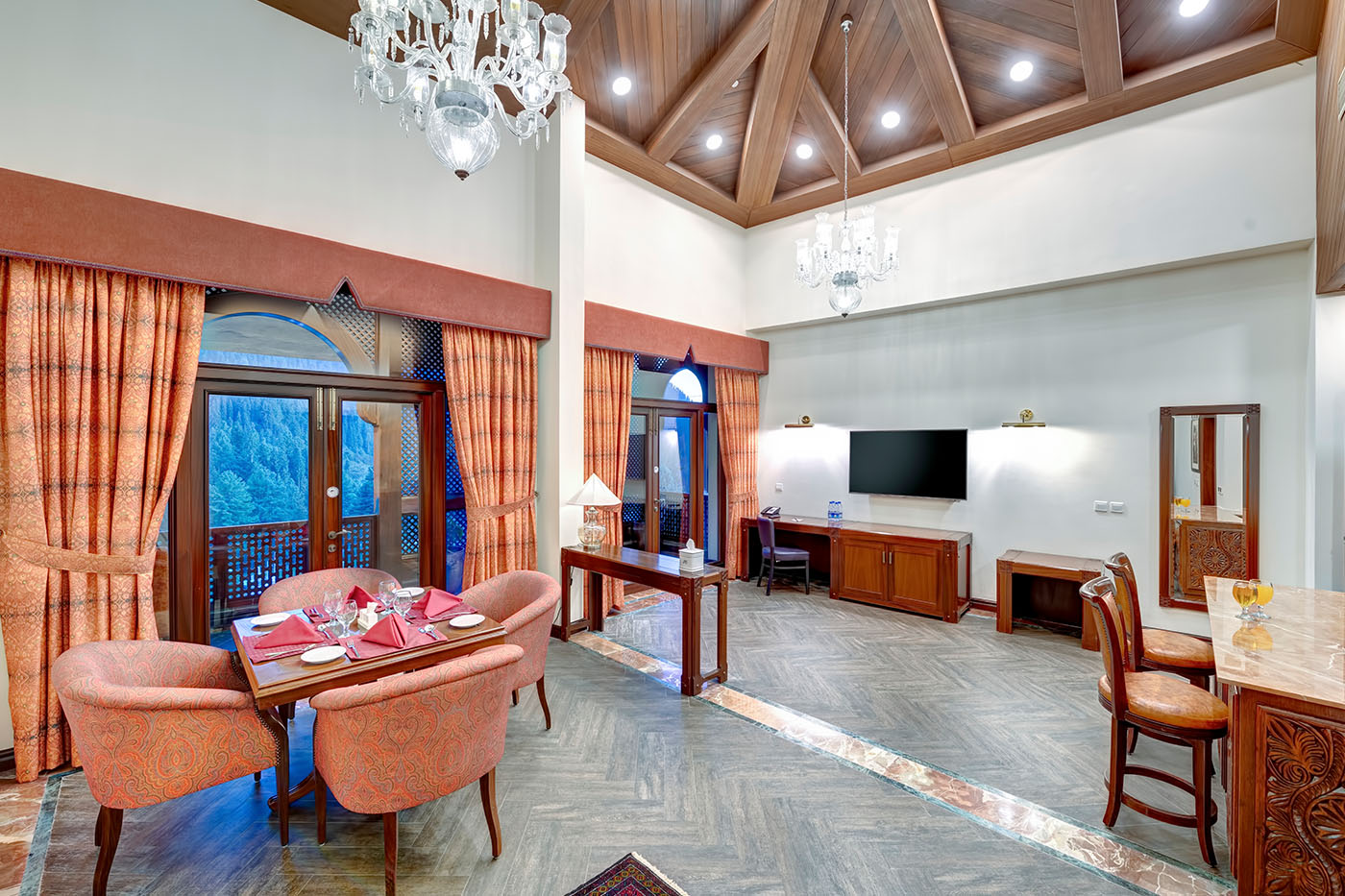 Sanders Suite image 3