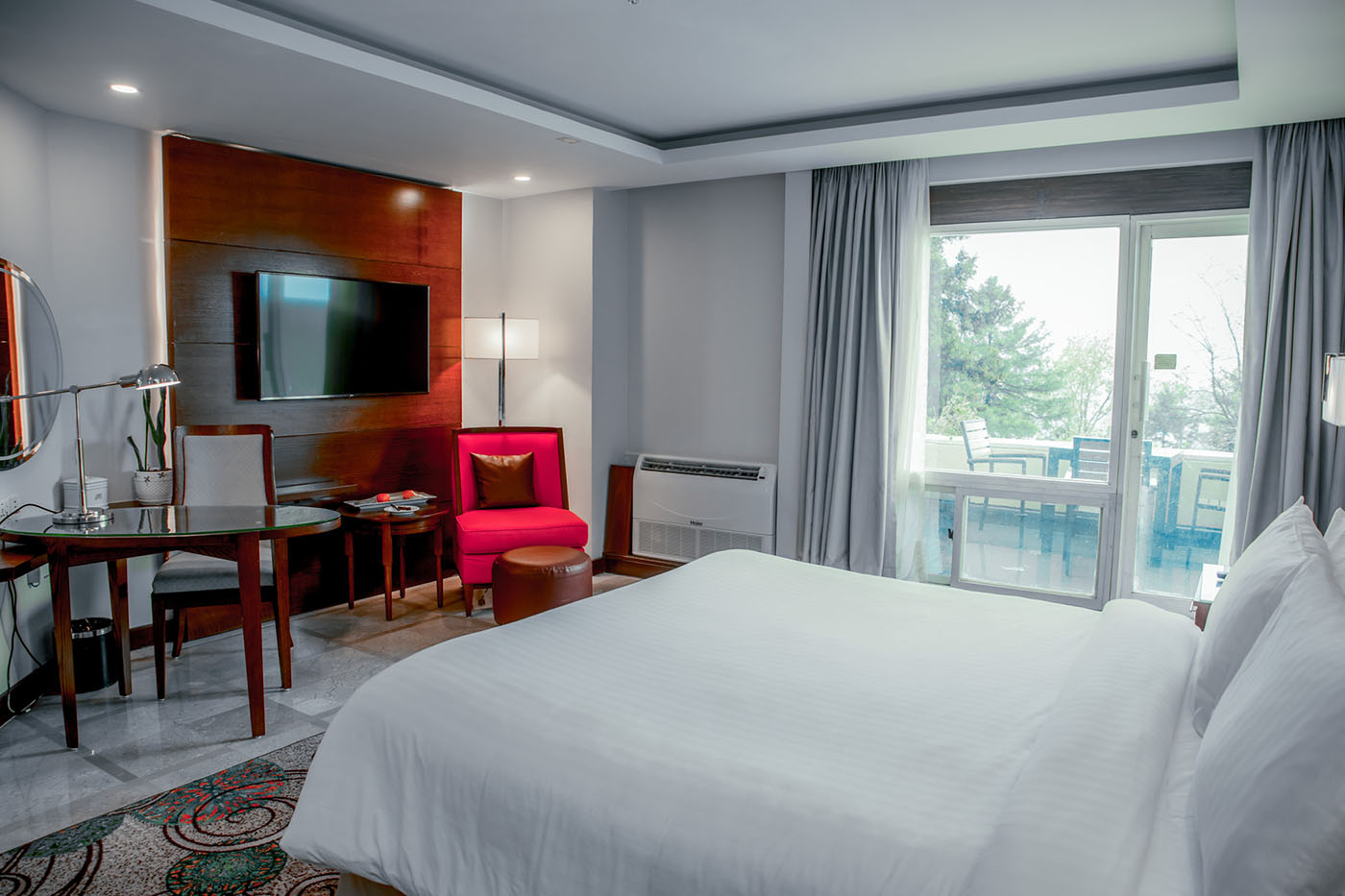 Executive Suite image 8