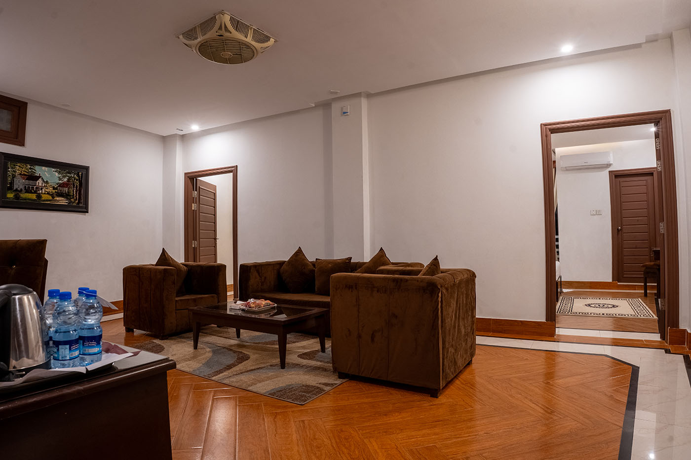 2 Bed Room Suite With Living Room image 2