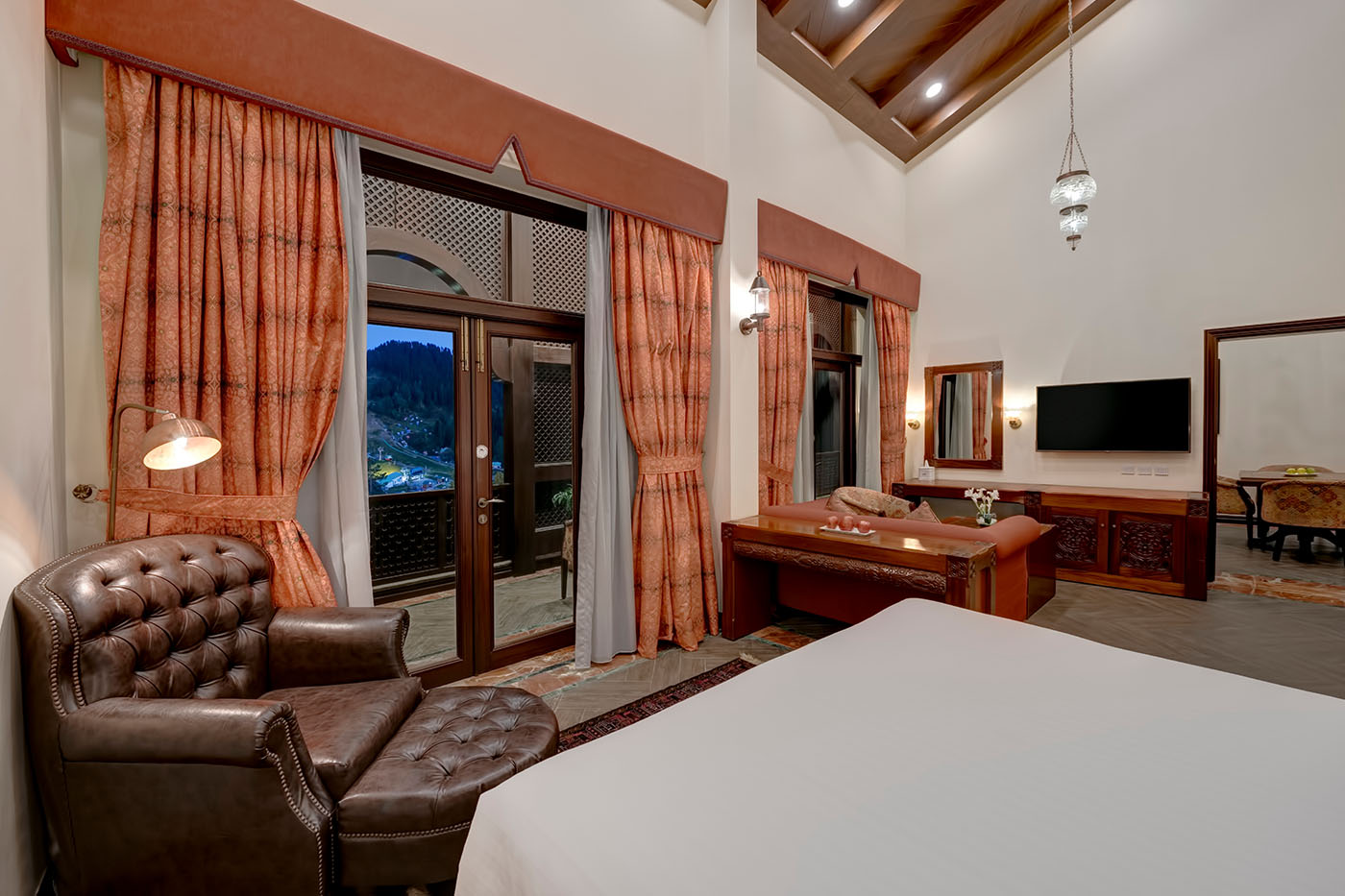 Sanders Suite image 4
