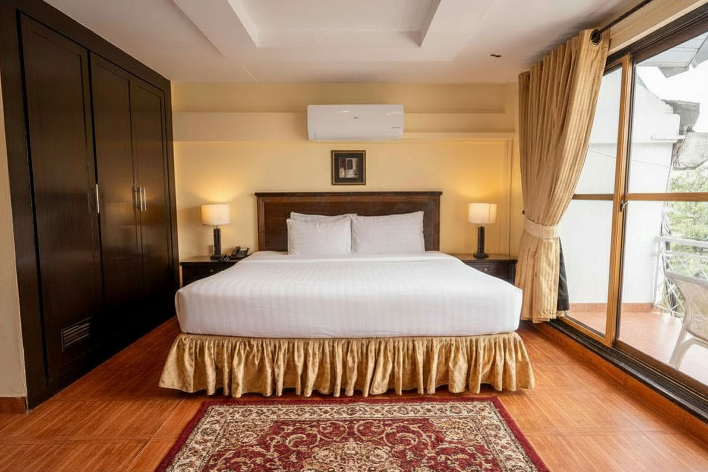 Deluxe King Room image 1