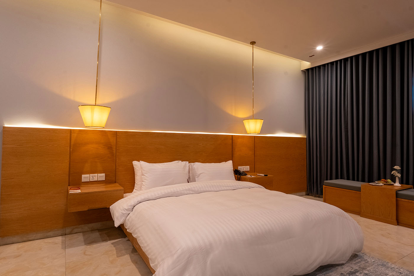 Deluxe King Room image 4