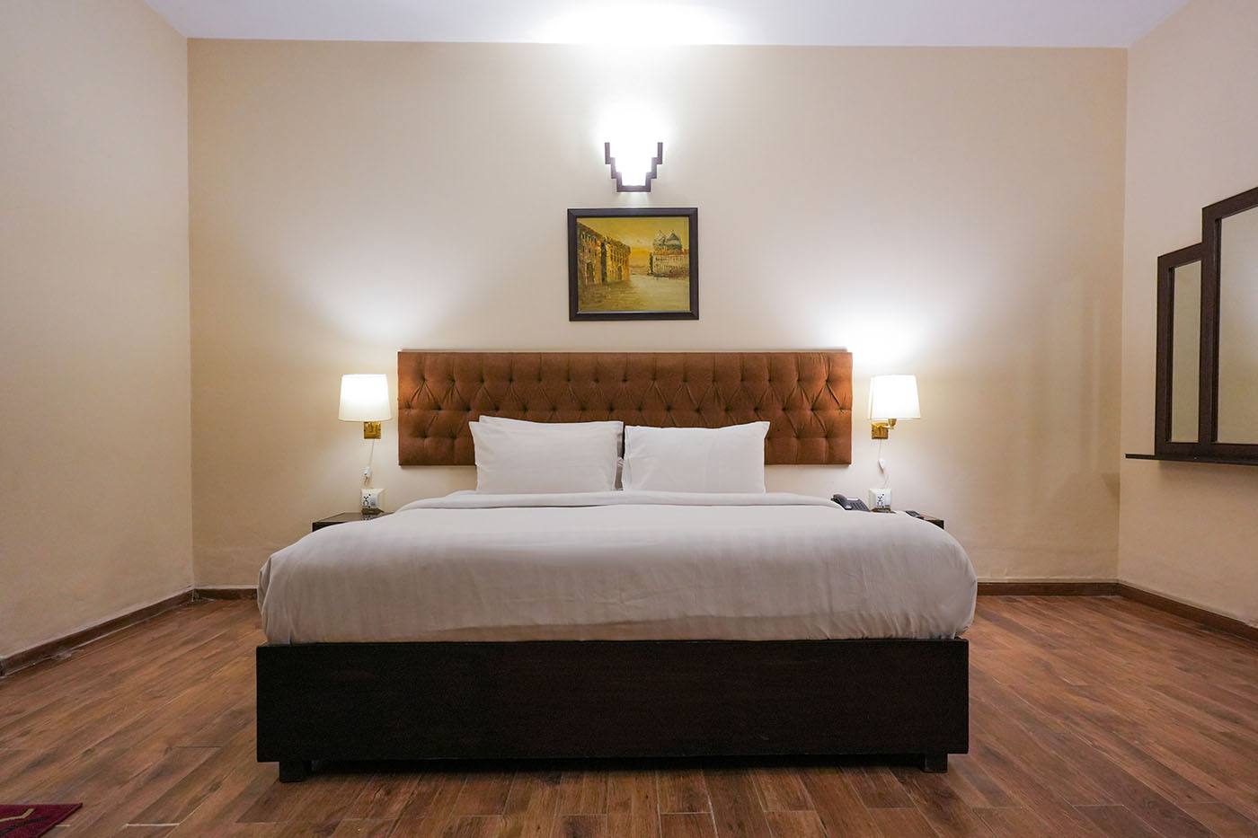 Deluxe King Room image 1