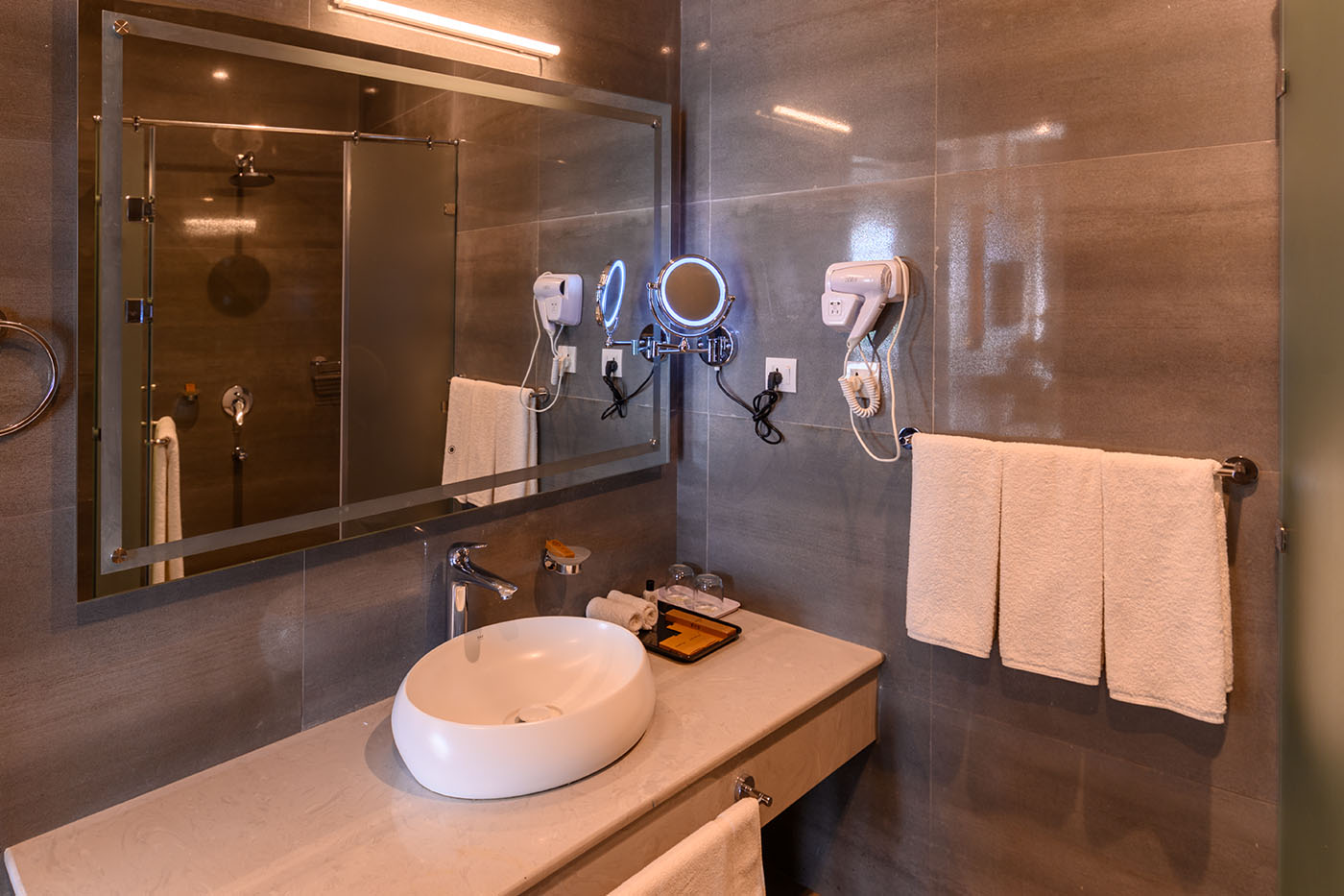Executive Suite image 6